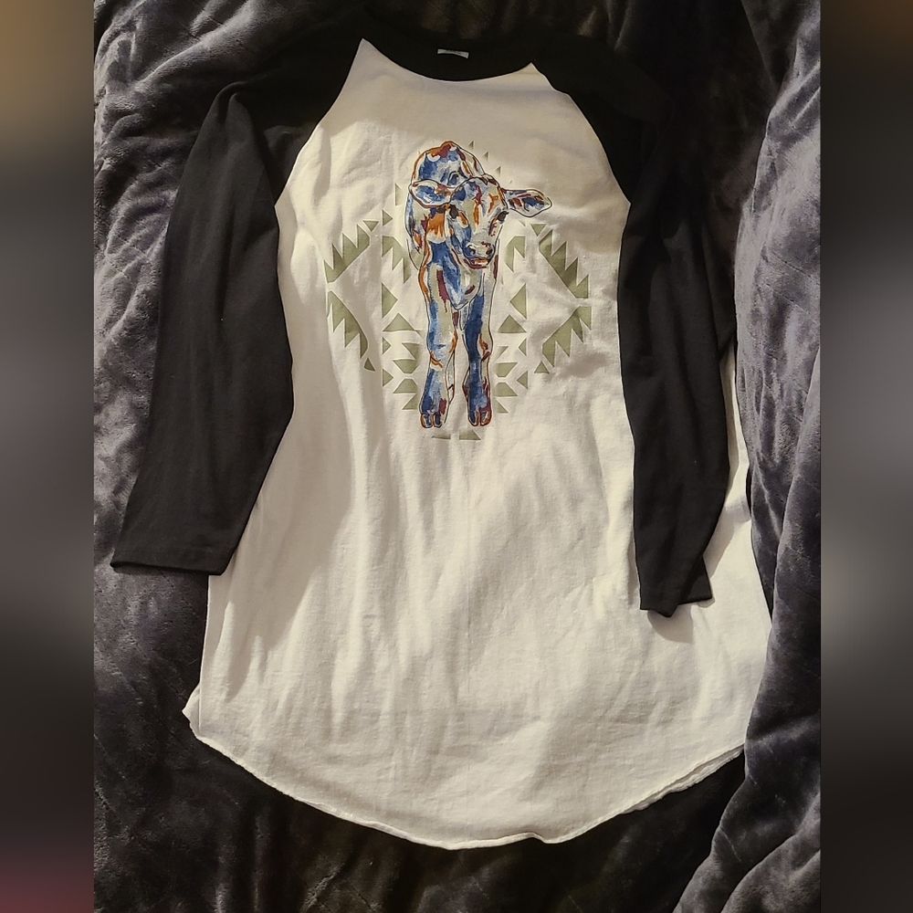 Womens cow baseball t-shirt, size large.